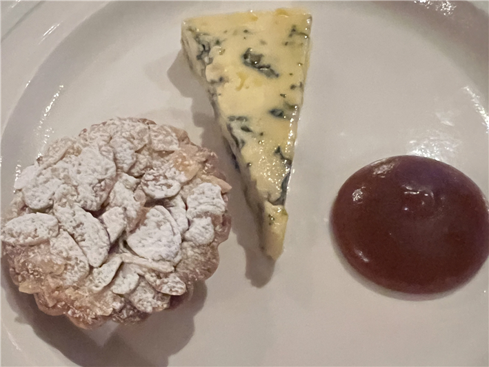 almond tart with blue cheese